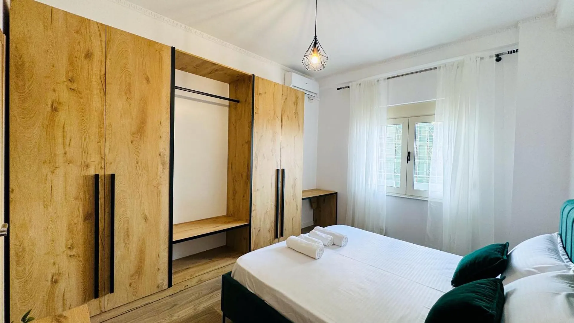 Urban Serenity City Skyline Premium - Blloku Tirana 0*,